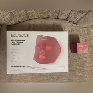 Unopened Solawave Wrinkle Retreat Light Therapy Face Mask & Lightboost Cream